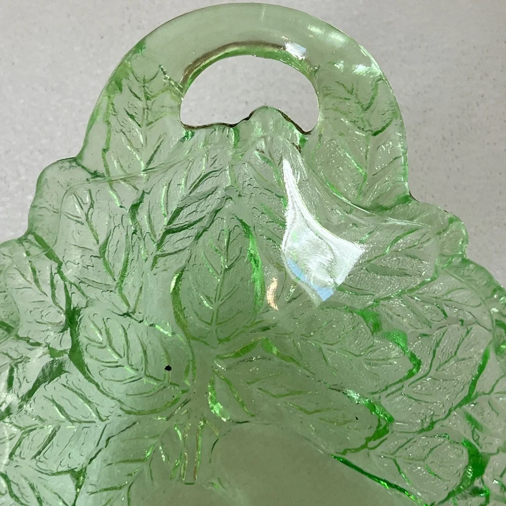 Indiana Glass Uranium Avocado Dish